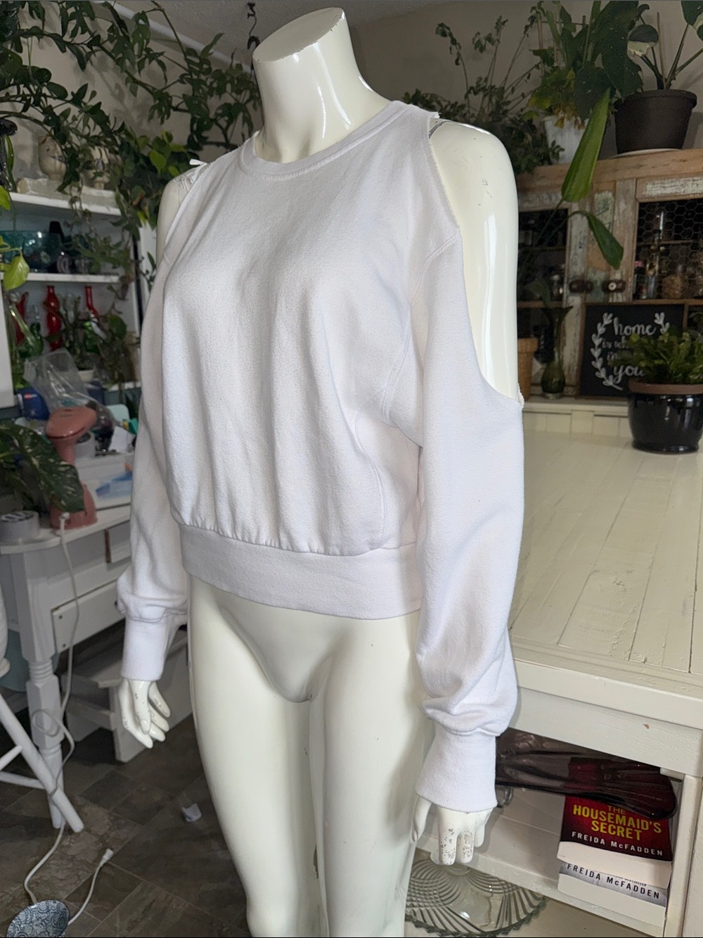 Garage Women's White Cutout Shoulder Sweatshirt Med